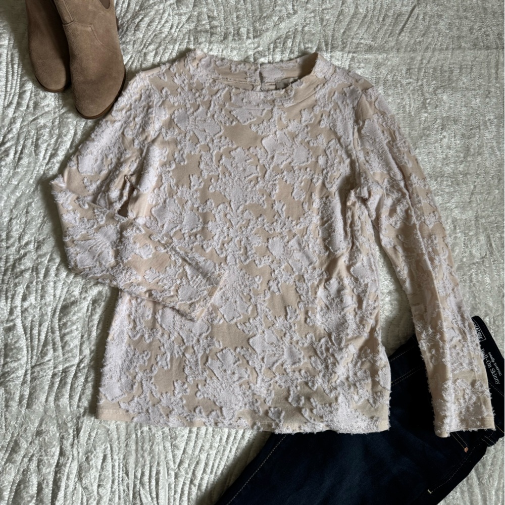 Like New!💥LOFT Lace Overlay Long-Sleeve Top in Light Taupe